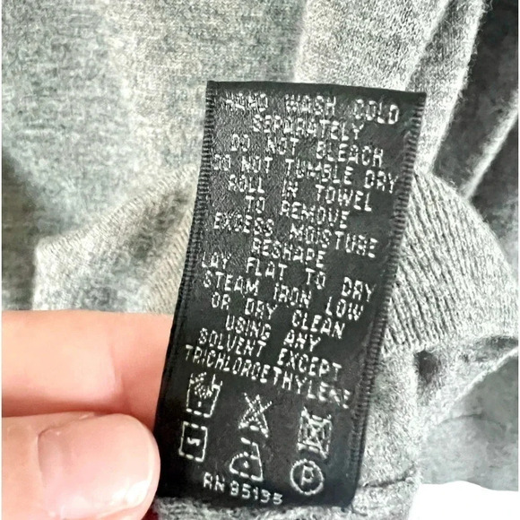 Lafayette 148 New York Grey 100% Wool Pullover Knit Sweater Size Medium - Picture 8 of 9